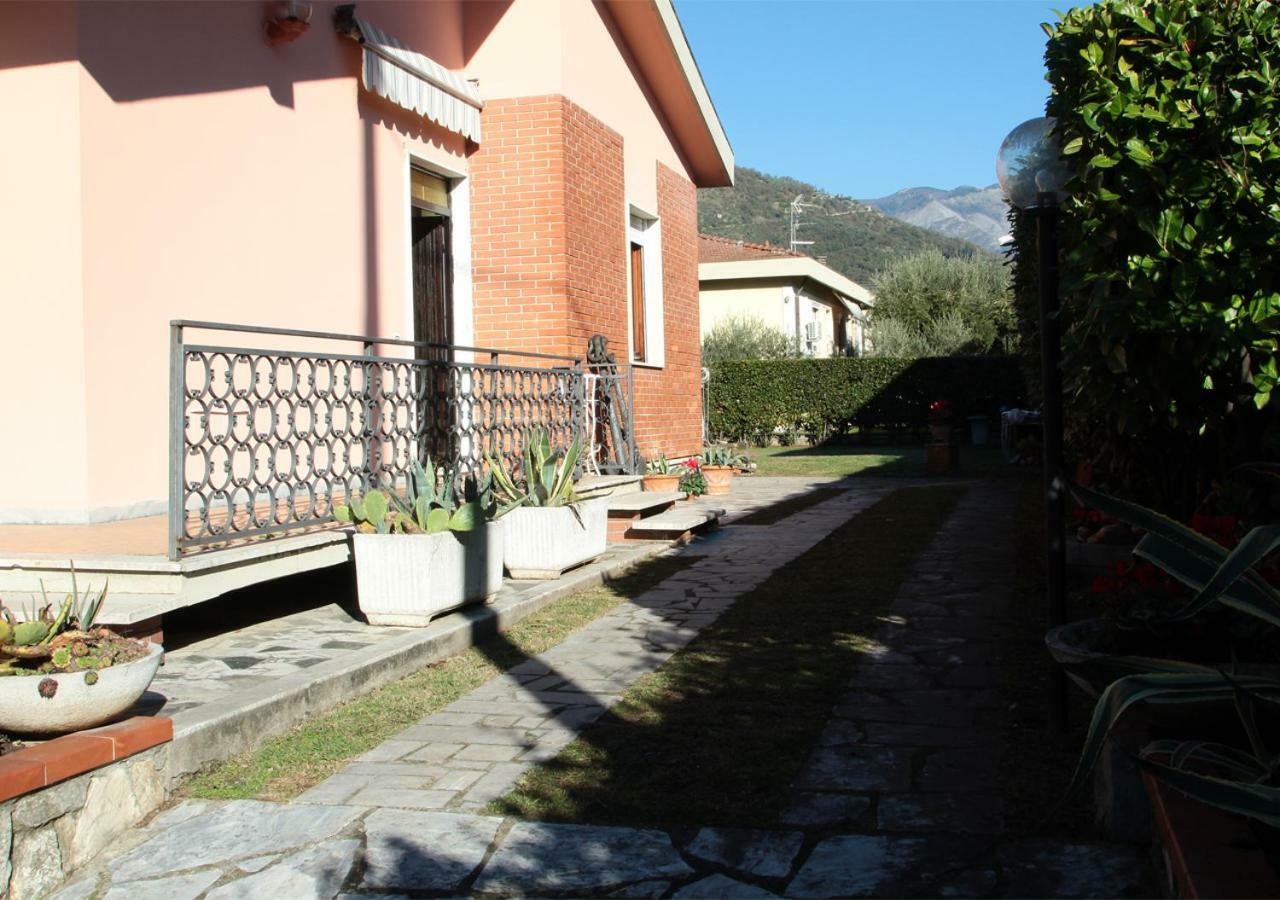 Villa Chiara Affitta Camere Carrara Exterior photo